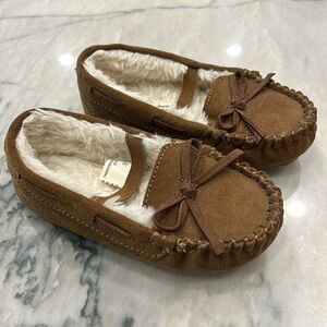 Moccasin/ slippers like new